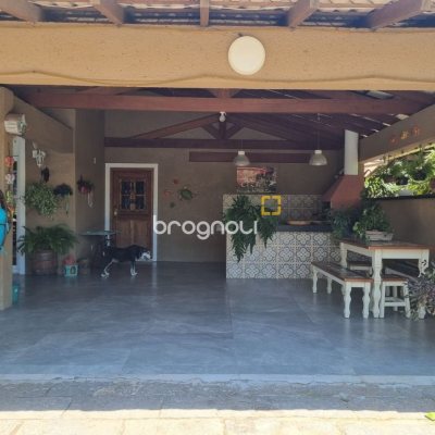 Casa com 567m², 4 quartos (sendo 2 suítes), 3 garagens, no bairro Ingleses em Florianópolis