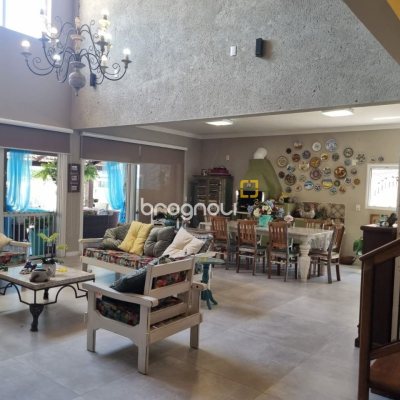 Casa com 567m², 4 quartos (sendo 2 suítes), 3 garagens, no bairro Ingleses em Florianópolis
