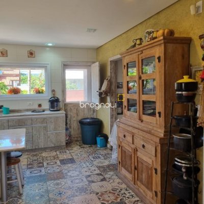 Casa com 567m², 4 quartos (sendo 2 suítes), 3 garagens, no bairro Ingleses em Florianópolis