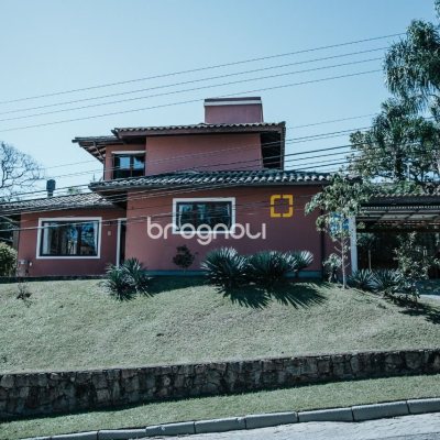 Casa de Condomínio com 300m², 4 quartos (sendo 1 suíte), 4 garagens, no bairro Rio Tavares em Florianópolis