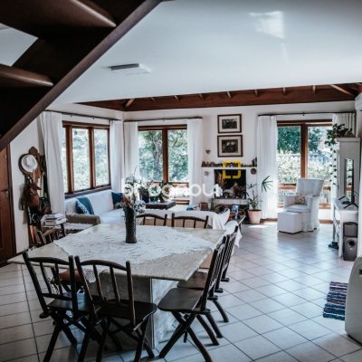 Casa de Condomínio com 300m², 4 quartos (sendo 1 suíte), 4 garagens, no bairro Rio Tavares em Florianópolis
