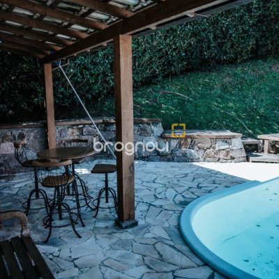 Casa de Condomínio com 300m², 4 quartos (sendo 1 suíte), 4 garagens, no bairro Rio Tavares em Florianópolis