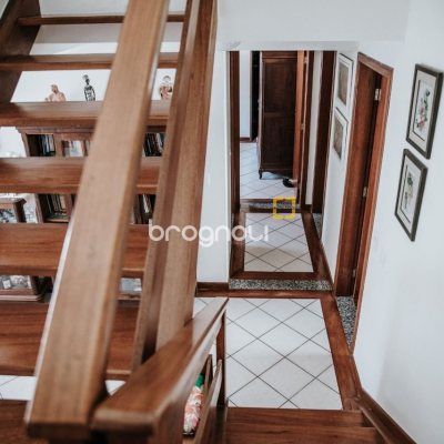 Casa de Condomínio com 300m², 4 quartos (sendo 1 suíte), 4 garagens, no bairro Rio Tavares em Florianópolis