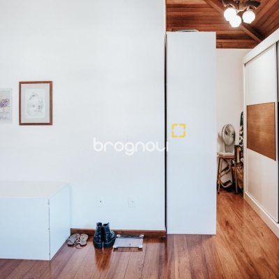 Casa de Condomínio com 300m², 4 quartos (sendo 1 suíte), 4 garagens, no bairro Rio Tavares em Florianópolis