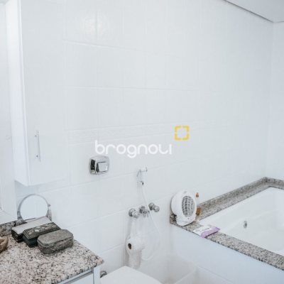 Casa de Condomínio com 300m², 4 quartos (sendo 1 suíte), 4 garagens, no bairro Rio Tavares em Florianópolis