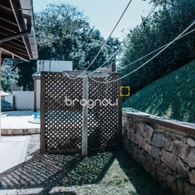 Casa de Condomínio com 300m², 4 quartos (sendo 1 suíte), 4 garagens, no bairro Rio Tavares em Florianópolis