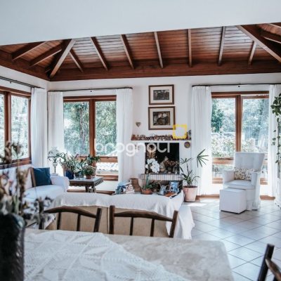 Casa de Condomínio com 300m², 4 quartos (sendo 1 suíte), 4 garagens, no bairro Rio Tavares em Florianópolis