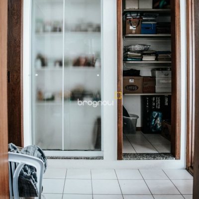 Casa de Condomínio com 300m², 4 quartos (sendo 1 suíte), 4 garagens, no bairro Rio Tavares em Florianópolis