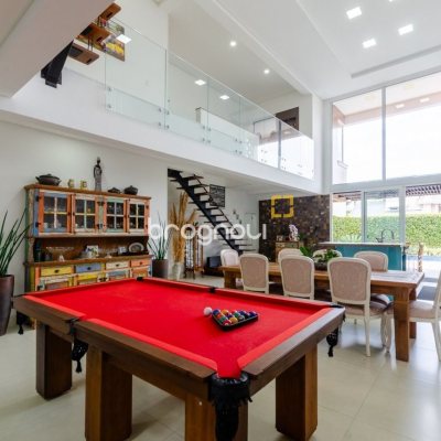 Casa com 393m², 5 quartos (sendo 4 suítes), 2 garagens, no bairro Jurerê Internacional em Florianópolis
