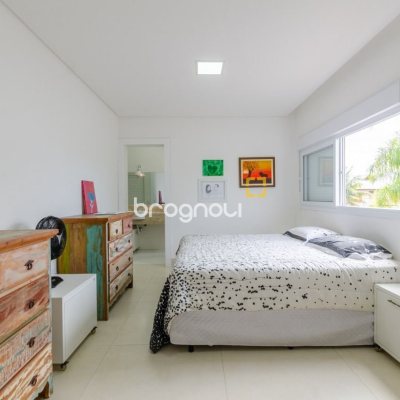 Casa com 393m², 5 quartos (sendo 4 suítes), 2 garagens, no bairro Jurerê Internacional em Florianópolis