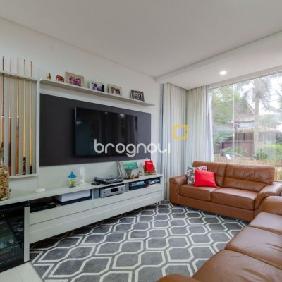 Casa com 393m², 5 quartos (sendo 4 suítes), 2 garagens, no bairro Jurerê Internacional em Florianópolis