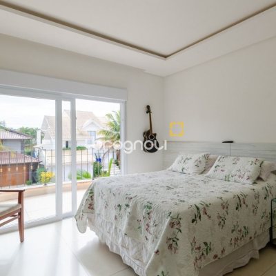 Casa com 393m², 5 quartos (sendo 4 suítes), 2 garagens, no bairro Jurerê Internacional em Florianópolis