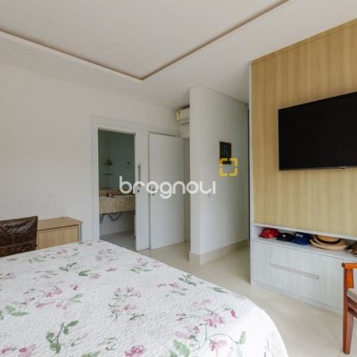 Casa com 393m², 5 quartos (sendo 4 suítes), 2 garagens, no bairro Jurerê Internacional em Florianópolis