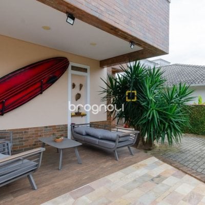 Casa com 393m², 5 quartos (sendo 4 suítes), 2 garagens, no bairro Jurerê Internacional em Florianópolis