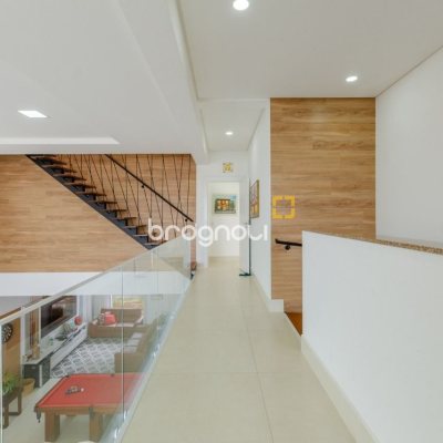 Casa com 393m², 5 quartos (sendo 4 suítes), 2 garagens, no bairro Jurerê Internacional em Florianópolis
