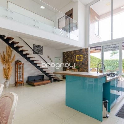 Casa com 393m², 5 quartos (sendo 4 suítes), 2 garagens, no bairro Jurerê Internacional em Florianópolis
