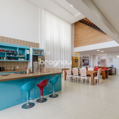 Casa com 393m², 5 quartos (sendo 4 suítes), 2 garagens, no bairro Jurerê Internacional em Florianópolis