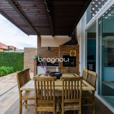 Casa com 393m², 5 quartos (sendo 4 suítes), 2 garagens, no bairro Jurerê Internacional em Florianópolis