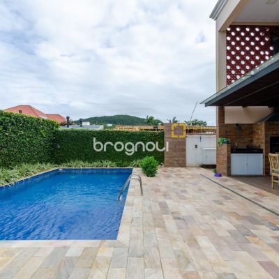 Casa com 393m², 5 quartos (sendo 4 suítes), 2 garagens, no bairro Jurerê Internacional em Florianópolis