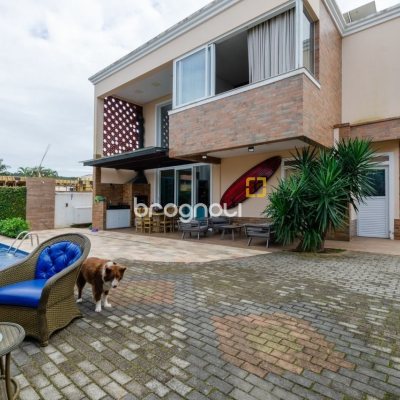 Casa com 393m², 5 quartos (sendo 4 suítes), 2 garagens, no bairro Jurerê Internacional em Florianópolis