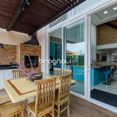 Casa com 393m², 5 quartos (sendo 4 suítes), 2 garagens, no bairro Jurerê Internacional em Florianópolis