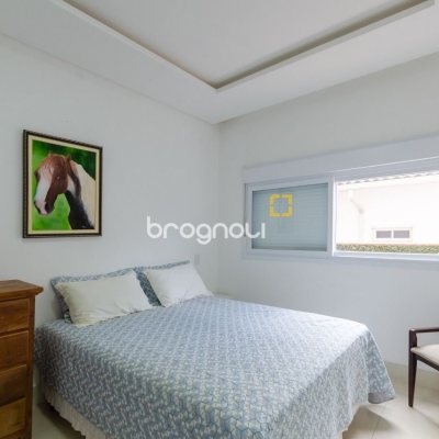 Casa com 393m², 5 quartos (sendo 4 suítes), 2 garagens, no bairro Jurerê Internacional em Florianópolis