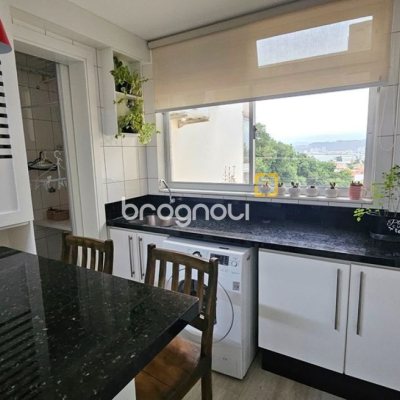 Apartamento com 114m², 3 quartos (sendo 1 suíte), 2 garagens, no bairro Coqueiros em Florianópolis