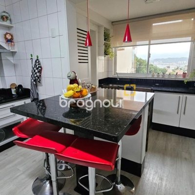 Apartamento com 114m², 3 quartos (sendo 1 suíte), 2 garagens, no bairro Coqueiros em Florianópolis