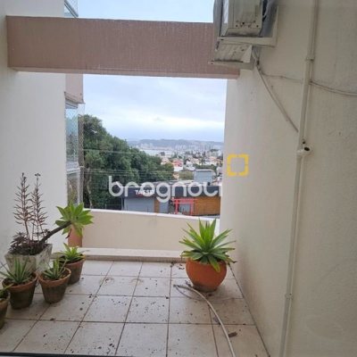 Apartamento com 114m², 3 quartos (sendo 1 suíte), 2 garagens, no bairro Coqueiros em Florianópolis