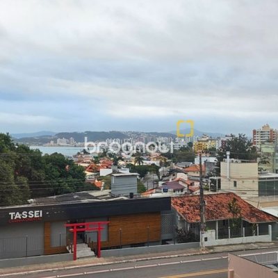 Apartamento com 114m², 3 quartos (sendo 1 suíte), 2 garagens, no bairro Coqueiros em Florianópolis