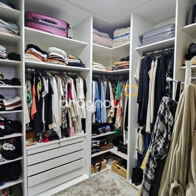 Apartamento com 114m², 3 quartos (sendo 1 suíte), 2 garagens, no bairro Coqueiros em Florianópolis