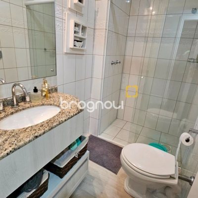 Apartamento com 114m², 3 quartos (sendo 1 suíte), 2 garagens, no bairro Coqueiros em Florianópolis