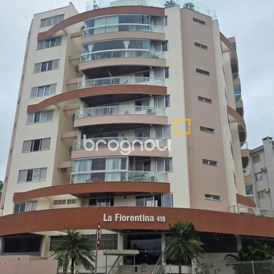 Apartamento com 114m², 3 quartos (sendo 1 suíte), 2 garagens, no bairro Coqueiros em Florianópolis