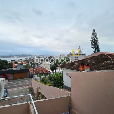 Apartamento com 114m², 3 quartos (sendo 1 suíte), 2 garagens, no bairro Coqueiros em Florianópolis