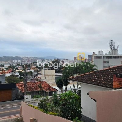 Apartamento com 114m², 3 quartos (sendo 1 suíte), 2 garagens, no bairro Coqueiros em Florianópolis