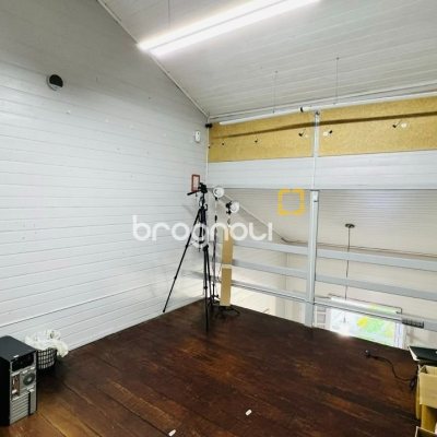 Casa com 200m², 3 quartos (sendo 1 suíte), 2 garagens, no bairro Campeche em Florianópolis