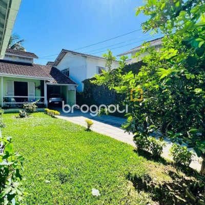 Casa com 200m², 3 quartos (sendo 1 suíte), 2 garagens, no bairro Campeche em Florianópolis