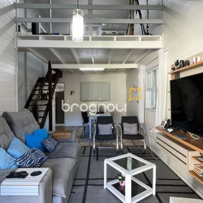 Casa com 200m², 3 quartos (sendo 1 suíte), 2 garagens, no bairro Campeche em Florianópolis