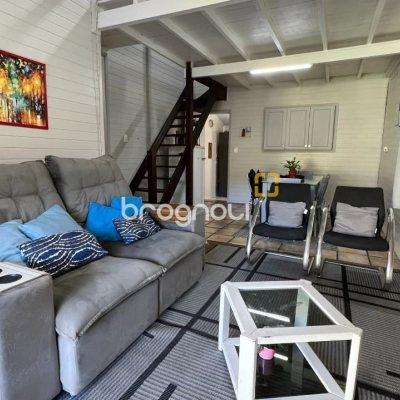 Casa com 200m², 3 quartos (sendo 1 suíte), 2 garagens, no bairro Campeche em Florianópolis