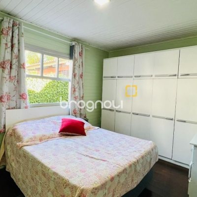 Casa com 200m², 3 quartos (sendo 1 suíte), 2 garagens, no bairro Campeche em Florianópolis