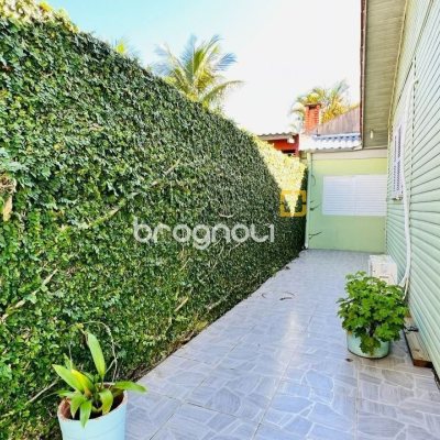 Casa com 200m², 3 quartos (sendo 1 suíte), 2 garagens, no bairro Campeche em Florianópolis