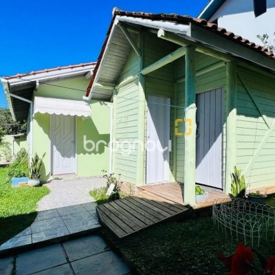 Casa com 200m², 3 quartos (sendo 1 suíte), 2 garagens, no bairro Campeche em Florianópolis