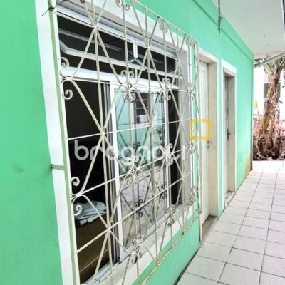 Casa com 100m², 5 quartos, 3 garagens, no bairro Carvoeira em Florianópolis
