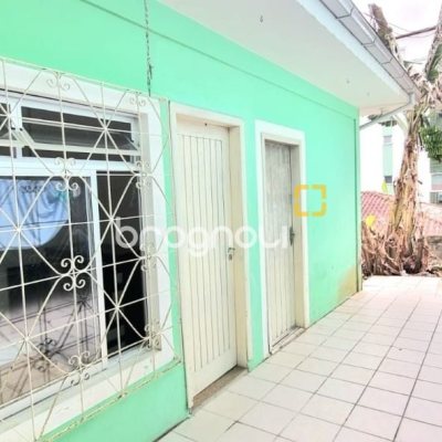 Casa com 100m², 5 quartos, 3 garagens, no bairro Carvoeira em Florianópolis