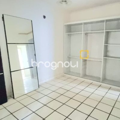 Casa com 100m², 5 quartos, 3 garagens, no bairro Carvoeira em Florianópolis