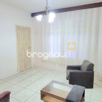 Casa com 100m², 5 quartos, 3 garagens, no bairro Carvoeira em Florianópolis