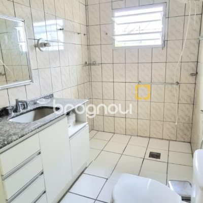 Casa com 100m², 5 quartos, 3 garagens, no bairro Carvoeira em Florianópolis