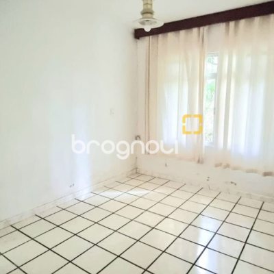 Casa com 100m², 5 quartos, 3 garagens, no bairro Carvoeira em Florianópolis