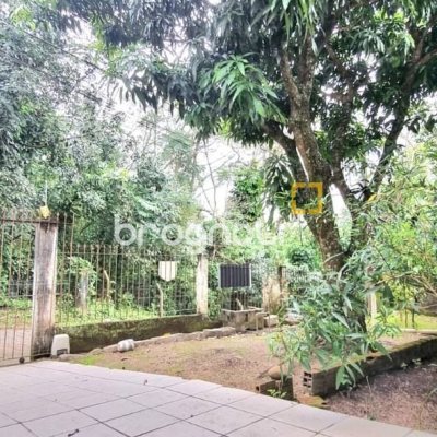 Casa com 100m², 5 quartos, 3 garagens, no bairro Carvoeira em Florianópolis