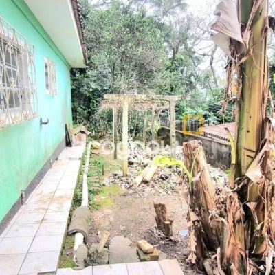 Casa com 100m², 5 quartos, 3 garagens, no bairro Carvoeira em Florianópolis